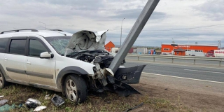 В Саратове 7-летний мальчик пострадал в столкновении «Ларгуса» со столбом В Саратове 7-летний мальчик пострадал в столкновении «Ларгуса» со столбом