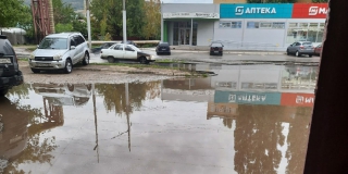 Жители Заводского района пожаловались на затопленную улицу