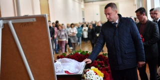 В Саратове простились с основателем Лицея-интерната естественных наук Галиной Коннычевой В Саратове простились с основателем Лицея-интерната естественных наук Галиной Коннычевой