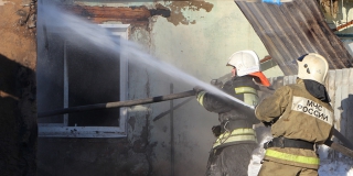 В Саратове жильцы трехквартирного дома эвакуировались из-за пожара