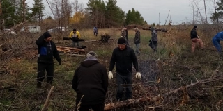 В Лысогорском районе волонтеры заготовили для мобилизованных дрова