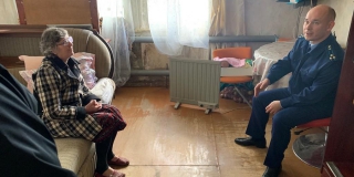 Прокуратура потребовала включить тепло единственной жительнице старой двухэтажки на Вишневой