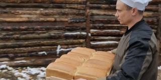 В Вольске мобилизованные учатся выпекать хлеб и водить грузовик