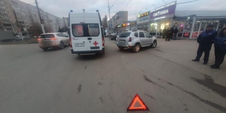 Возле рынка на Барнаульской «Рено Дастер» сбил женщину Возле рынка на Барнаульской «Рено Дастер» сбил женщину