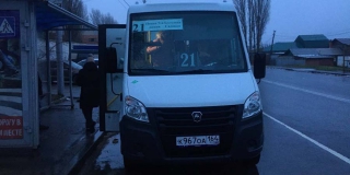 В Саратове автобус №21 приезжает на остановку с 15-минутной задержкой