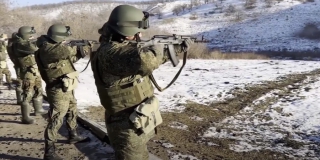 В Саратовской области мобилизованные бойцы учатся стрелять по «живым» мишеням