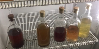 В Саратове полицейские накрыли цех по производству алкоголя в «наливайке»