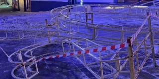 На Волжской упала новогодняя арка с цифрами «2023»