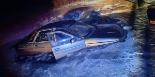 В Новоузенском районе под лед провалилась машина с 4 юношами