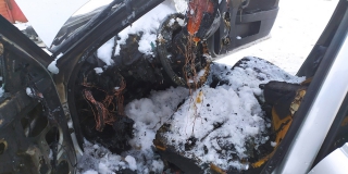 В Пугачеве сгорела оставленная с включенным мотором «Приора»