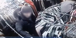 На Чапаева камера видеонаблюдения сняла хищение норковой шубы