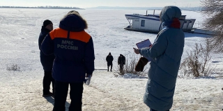 В Заводском районе двум горожанам выписали штраф за хождение по льду