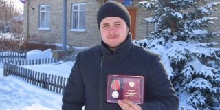 Связиста Сергея Кащенко из Аткарского района наградили медалью Суворова