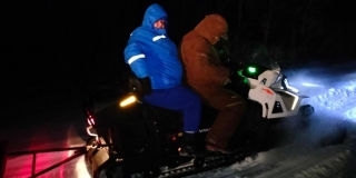 В Энгельсском районе спасатели эвакуировали пациента «скорой» на снегоходе