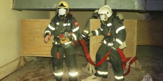 В Саратове пожарные проводят 4-дневную тренировку в теплодымокамере