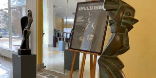 В здании саратовского правительства появились скульптуры женщин из мифологии