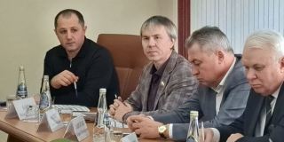 Депутат Рогожин призвал жестче спрашивать с подрядчиков и контролировать стройконтроль