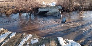 В Вольском районе из-за паводка обрушился мост