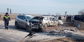 В Пугачеве при лобовом столкновении машин пострадали оба водителя