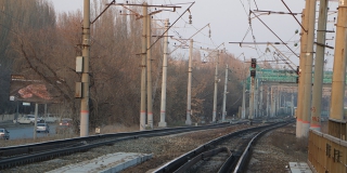 На Сокурском тракте временно закроют железнодорожный переезд