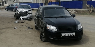 В Пугачеве при столкновении «Приоры» и «Авео» пострадали два ребенка В Пугачеве при столкновении «Приоры» и «Авео» пострадали два ребенка