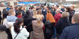 Мокроусова пообещала жителям Воробьевки помочь с водопроводом, дорогами и собачим приютом
