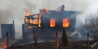 В Балаковском районе из-за пожара в частном доме 2 человека попали в больницу