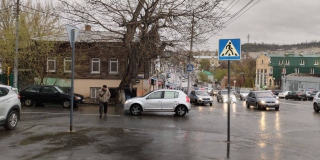 На Гоголя водитель «Рено» наехал на 36-летнюю женщину-пешехода На Гоголя водитель «Рено» наехал на 36-летнюю женщину-пешехода