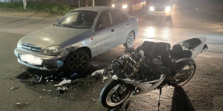 На Антонова мотоциклист пострадал в столкновении с «Ланосом»