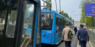 У жирового комбината встали троллейбусы из-за ДТП У жирового комбината встали троллейбусы из-за ДТП