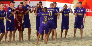 Пляжные футболисты «Саратова» на Театральной площади обыграли чемпиона