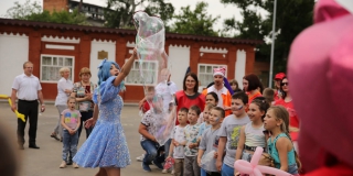 Семейный праздник «Шаг навстречу» состоялся в центре социальных инициатив «Станция Добра» в Энгельсе