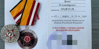 Участника спецоперации из Духовницкого района наградили двумя медалями