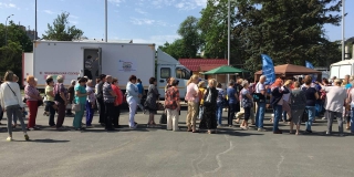 На Театральной площади саратовцы прошли обследование в «Поезде здоровья» На Театральной площади саратовцы прошли обследование в «Поезде здоровья»