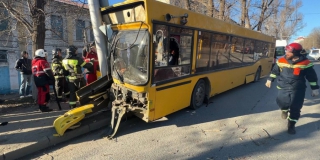Саратове водителя автобуса №11 ждет суд за аварию с 11 пострадавшими