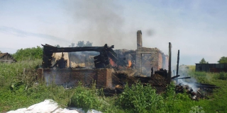 В Базарно-Карабулакском районе сгорела дача из-за грозового разряда