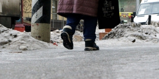 В Волжском районе пенсионерка отсудила у УК 100 тысяч за падение на льду