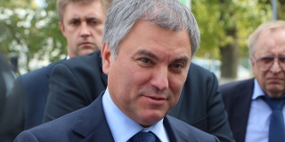 Володин назвал «позорищем» трату времени на перецепку электровозов на тепловозы Володин назвал «позорищем» трату времени на перецепку электровозов на тепловозы