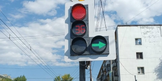 Для разгрузки дублера на проспекте Строителей к светофору добавили «стрелку» Для разгрузки дублера на проспекте Строителей к светофору добавили «стрелку»