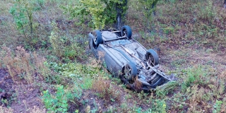 В Самойловском районе пассажир «Гранты» пострадал при опрокидывании на крышу