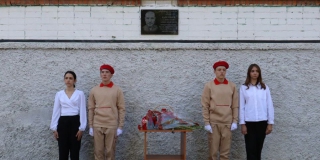 В гимназии №87 открыли мемориальную доску в честь воина СВО Александра Бабушкина