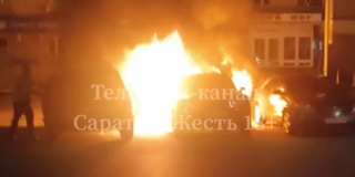 Ночью на Пугачева полыхали автомобили «Рено» и «Ниссан»