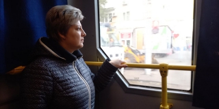 Глава Саратова проехала по новому автобусному маршруту за 10 рублей Глава Саратова проехала по новому автобусному маршруту за 10 рублей