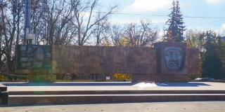 В Вольске на мемориал «Вечный огонь» вернут историческую надпись
