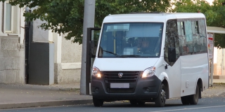 В Саратове водитель маршрутки выгнал ребенка из-за несработавшей карты В Саратове водитель маршрутки выгнал ребенка из-за несработавшей карты