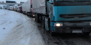 Грузовым автомобилям до весны 2024 года ограничат заезд в Саратов Грузовым автомобилям до весны 2024 года ограничат заезд в Саратов