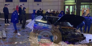 На Предмостовой площади машина врезалась в остановку. Двое погибли