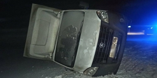 В Калининском и Лысогорском районах полицейские спасли замерзающих водителей