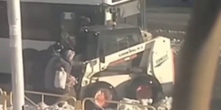 Борт самолета. Ребенок в салоне автомобиля. Пассажир как переносить. Пассажир как переносить. Самолет с пассажиром.