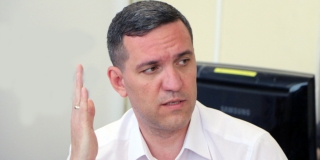 Депутат Бурмак пожаловался на 10-летнее отключение воды в доме матери Депутат Бурмак пожаловался на 10-летнее отключение воды в доме матери